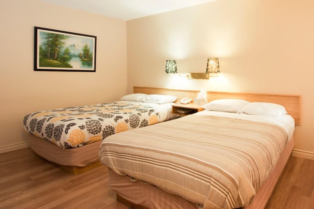 Standard Room, 2 Double Beds, Smoking photo 3
