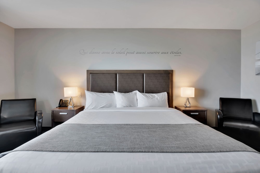 HOTEL | Superior Room 1 King bed River view - Photo 4