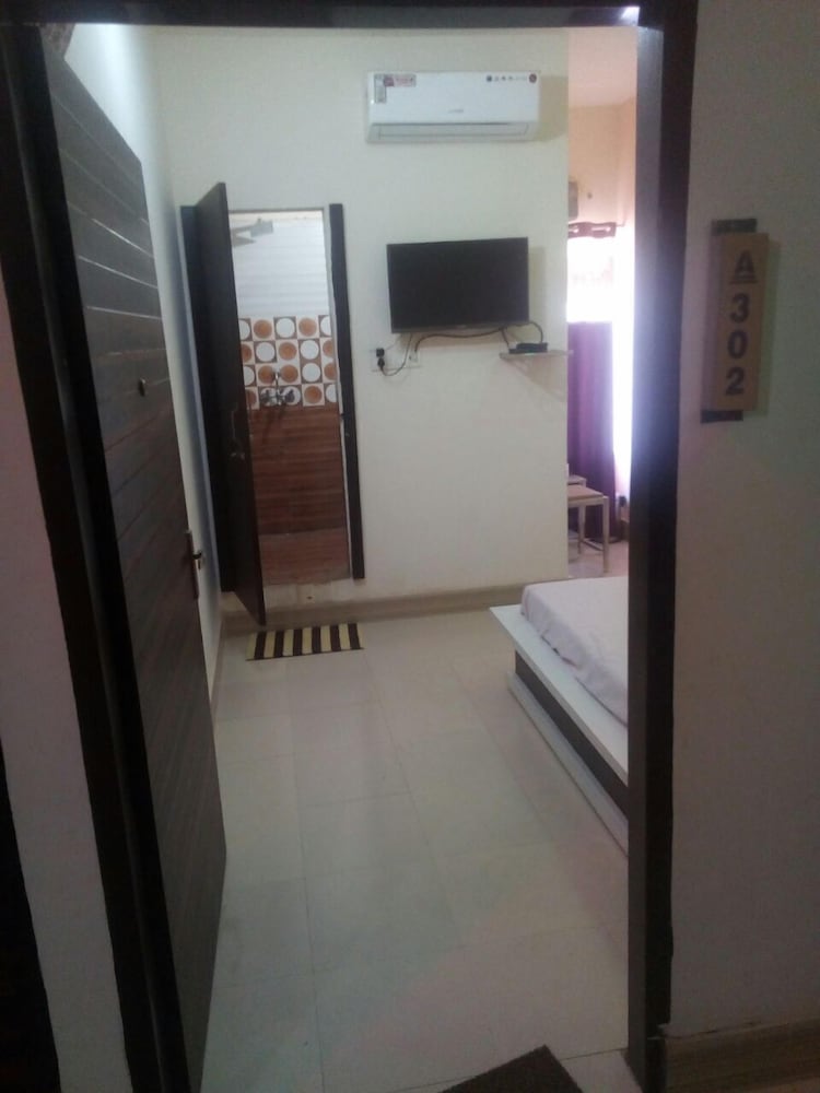 Deluxe Family A/C Room, Shared Bathroom