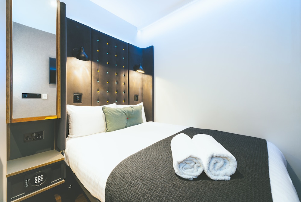 Double Room, No Windows