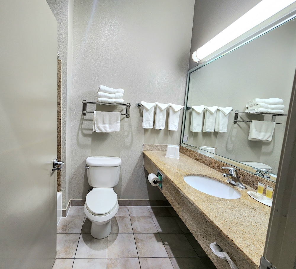 Efficiency, 1 Bedroom, Non Smoking, Kitchenette - Photo 3