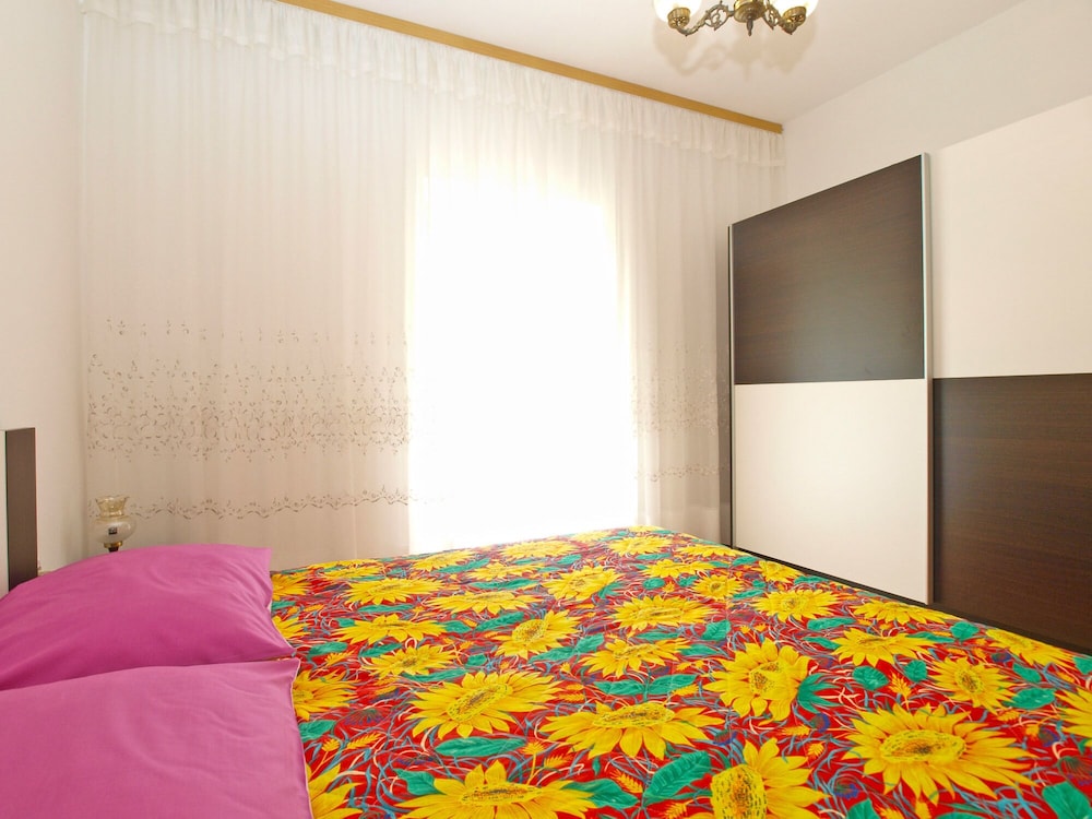 Apartment, 2 Bedrooms (1270/12195)