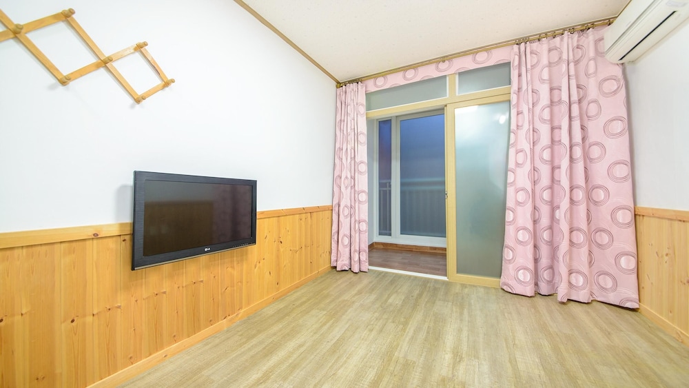 Basic Room, 1 Bedroom (A206) - Photo 1
