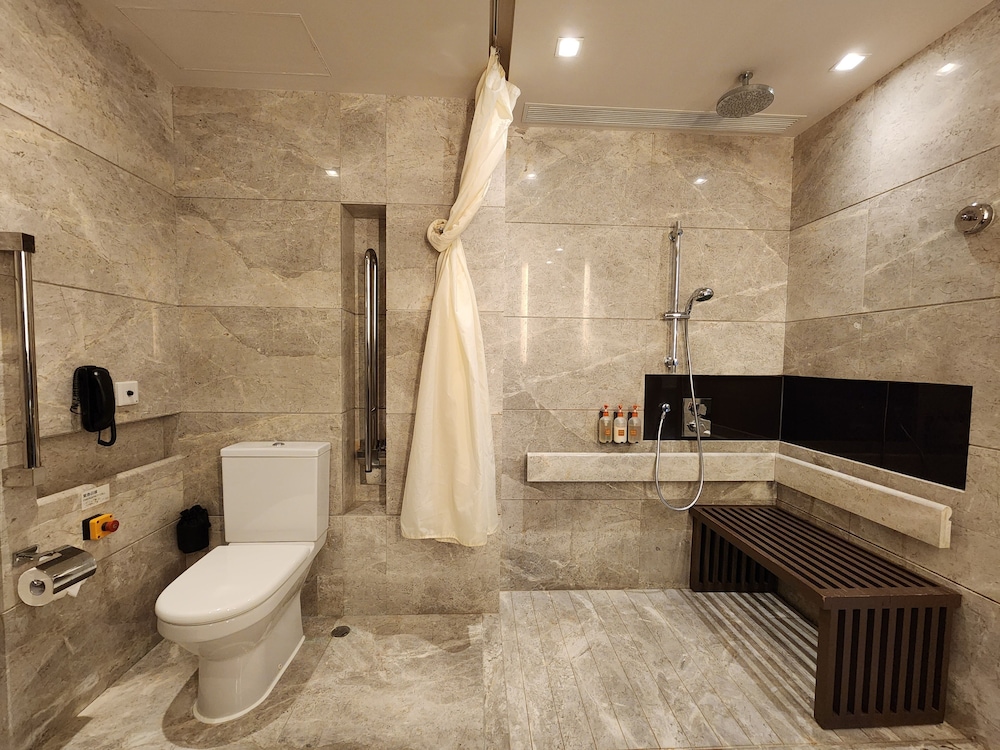 Standard Room, 1 King Bed, Accessible Standard Room, 1 King Bed, Accessible