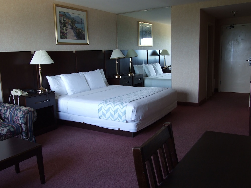 Standard Room, 1 King Bed photo 1