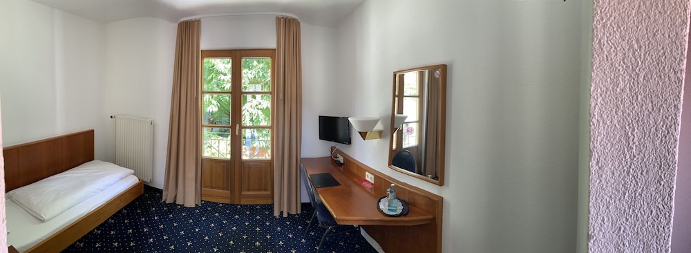 Premium Single Room photo 3