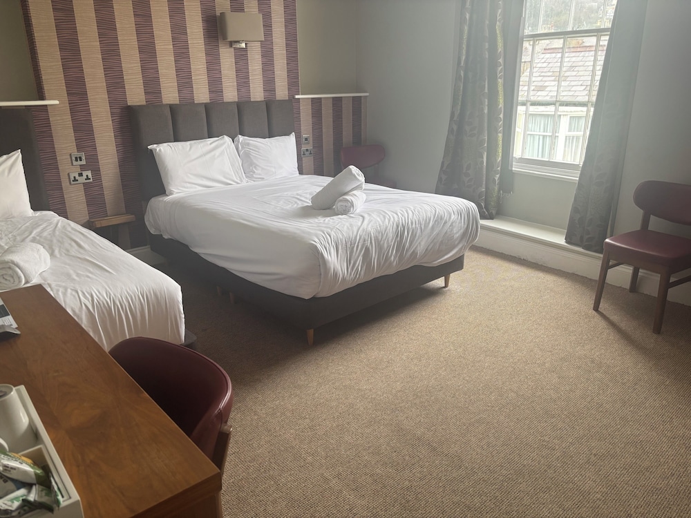 Standard Double Room, Multiple Beds, Private Bathroom