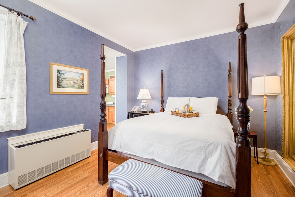 Deluxe Suite, 1 Queen Bed, Kitchenette photo 1