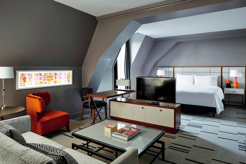 Suite, 1 King Bed, Balcony (View)