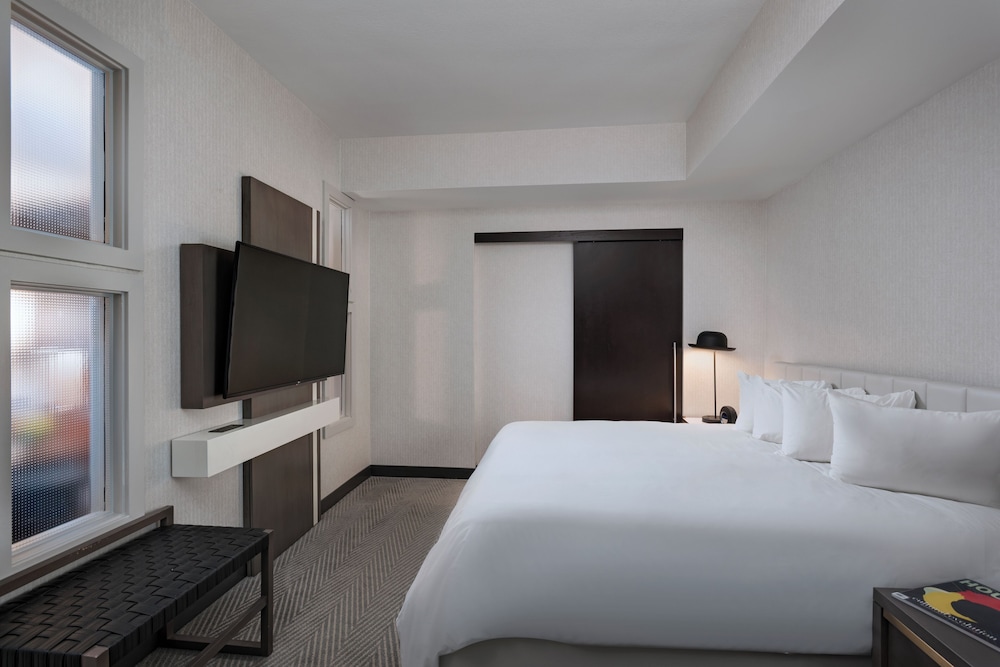 Suite, Patio (MARKET STREET) - Photo 4