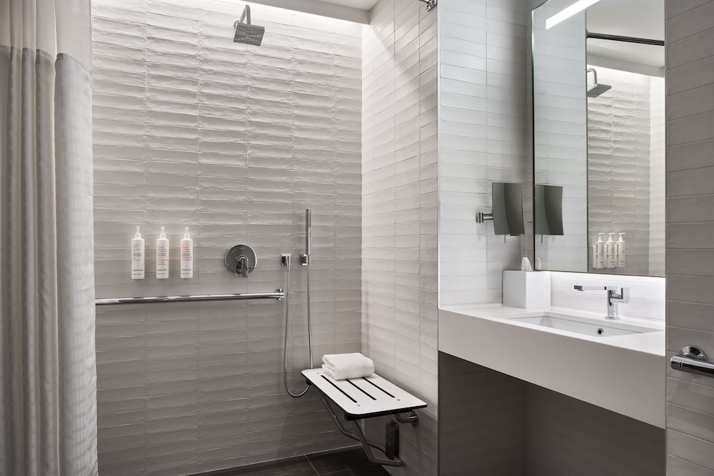 Suite, 1 Bedroom (Mobility Accessible, Roll-In Shower)