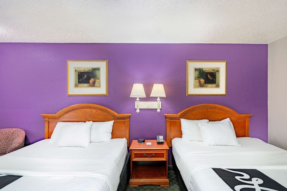 Room, 2 Queen Beds, Non Smoking photo 3