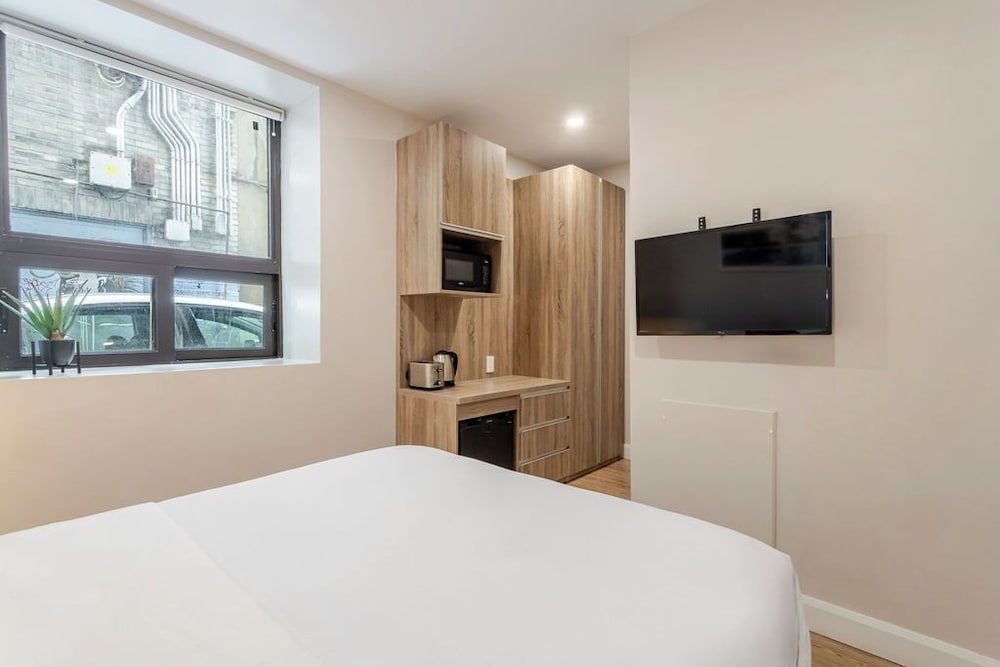 Standard Room, 1 Queen Bed - Photo 7