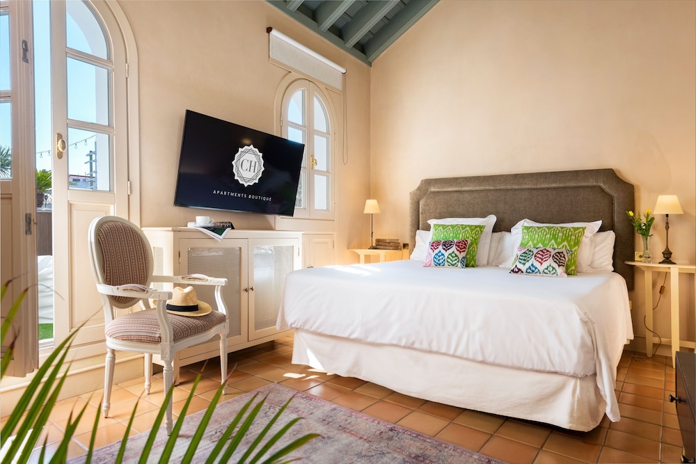 Penthouse, 1 King Bed, Non Smoking, City View (no living room, no pool)