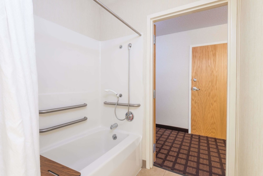 Room - Photo 6