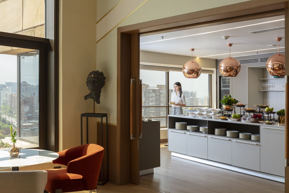 Premier Suite - Photo 18