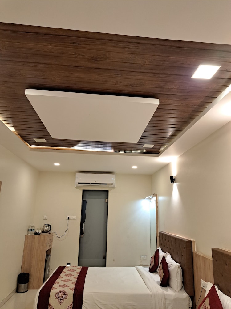 Family Room - Photo 5