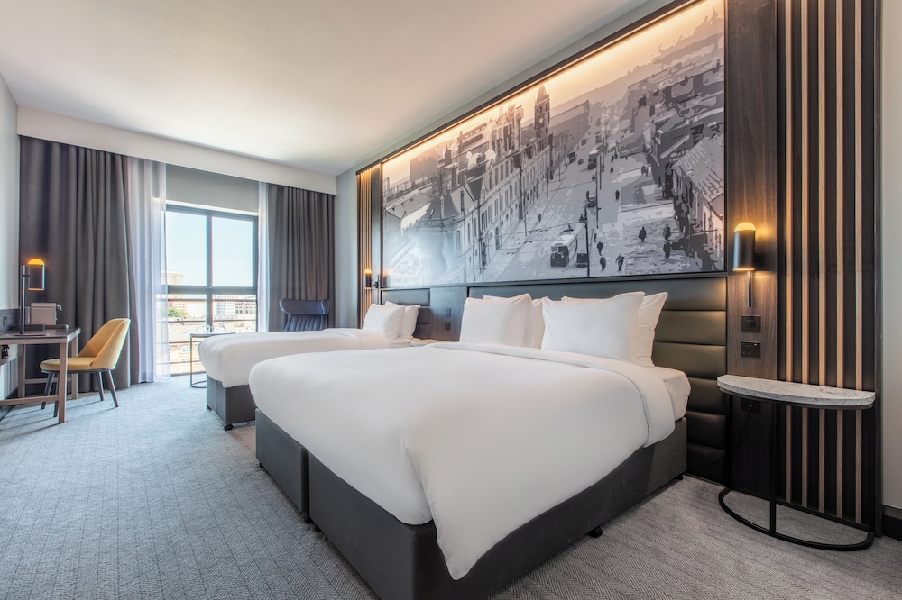 Grand Room, Multiple Beds - Photo 5