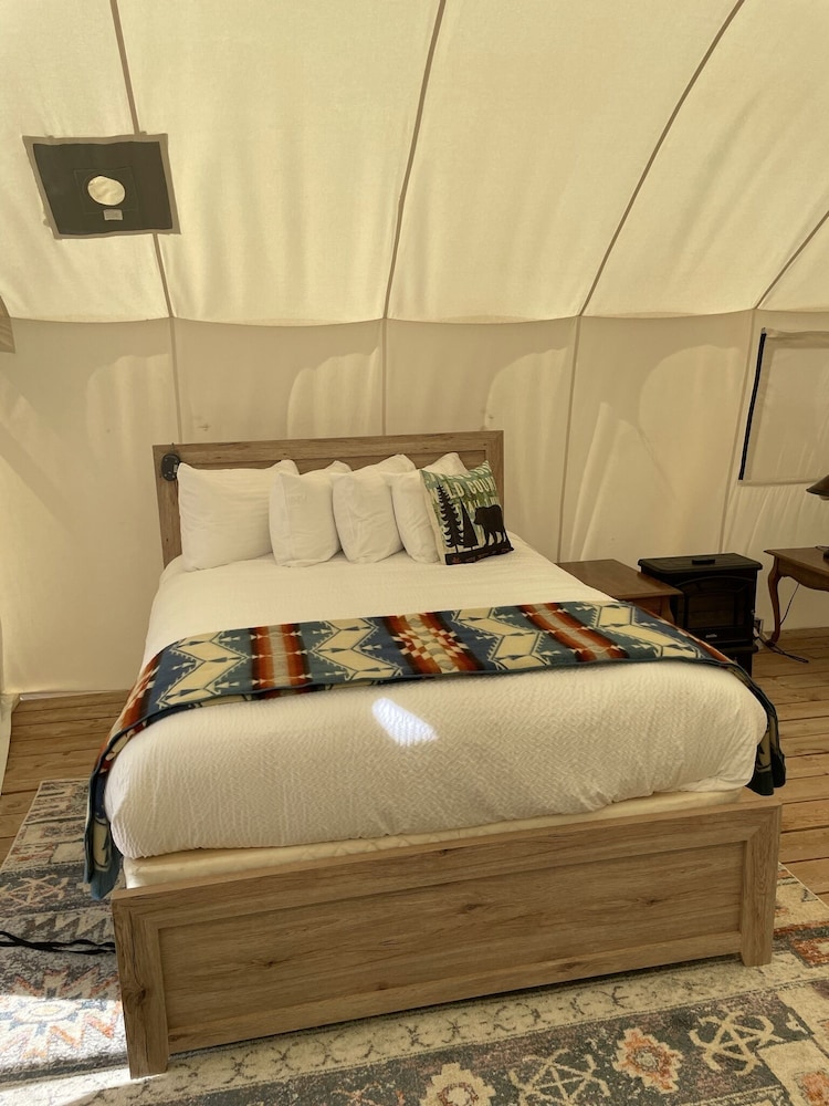 Deluxe Tent photo 1