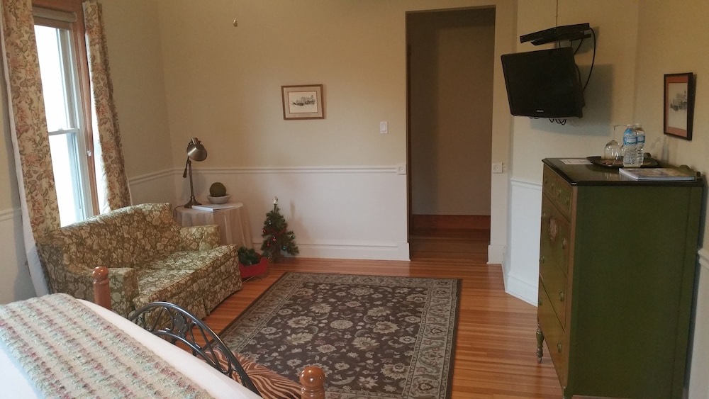 Premium Room, 1 Queen Bed, Non Smoking (The Nest) photo 3