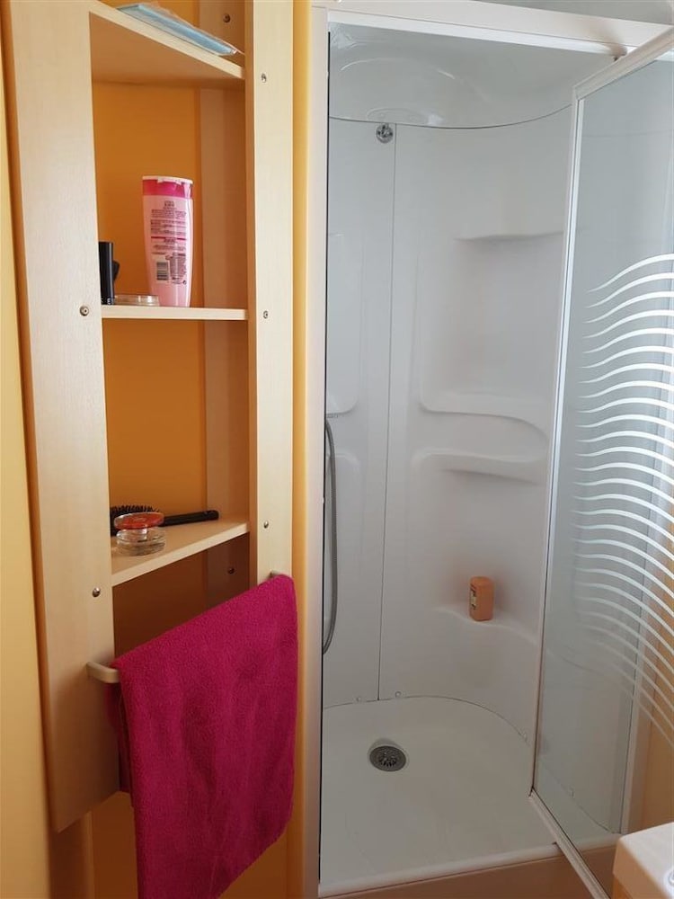 Comfort Mobile Home, 2 Bedrooms photo 3