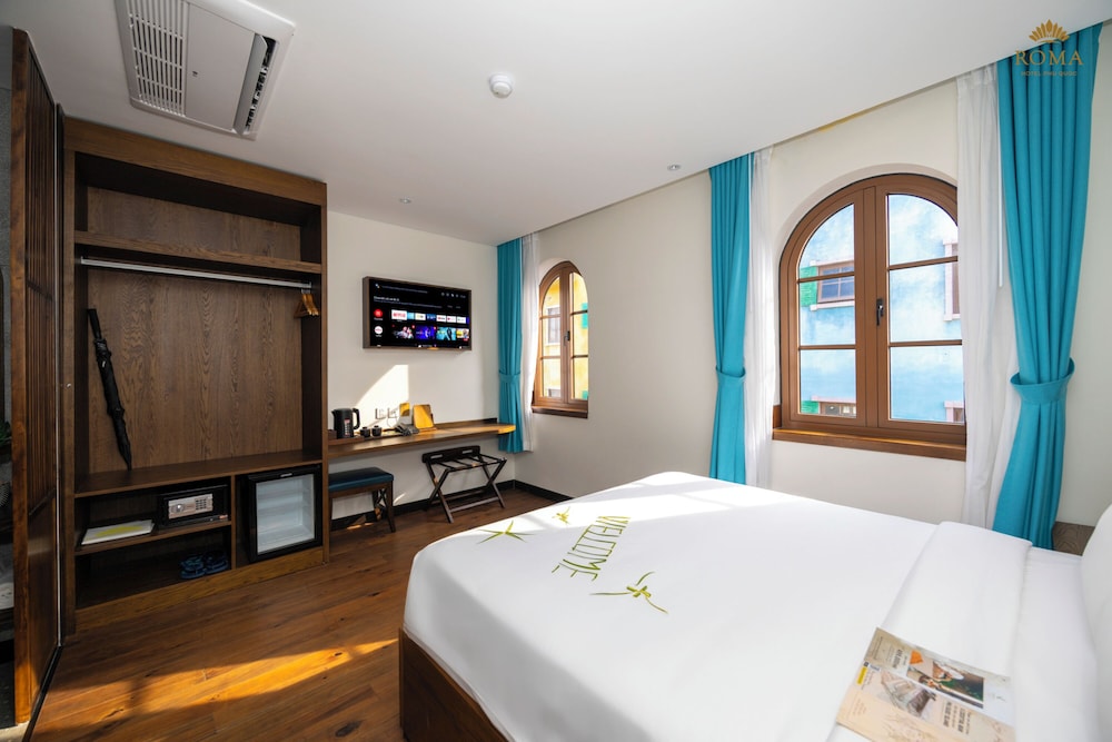 Felice, City View, 1 Queen Bed with Window - Photo 1