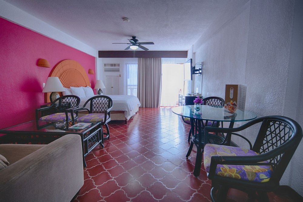 Oceanfront Studio - Photo 4