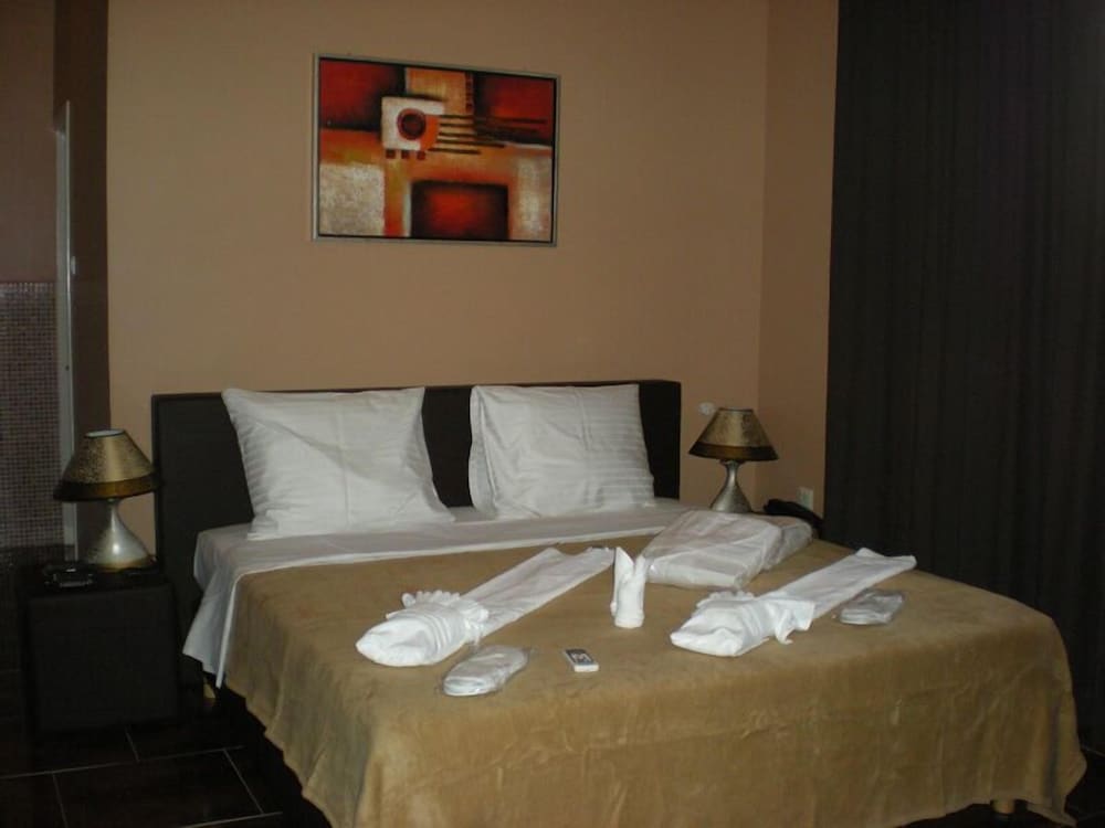 Standard Room, 1 Queen Bed photo 1