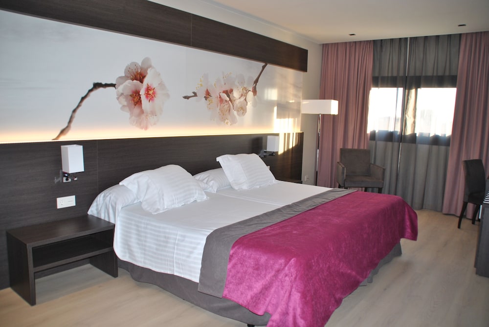 Standard Room, 2 Twin Beds photo 2