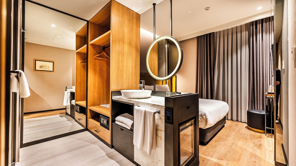 Economy Studio, 1 Queen Bed