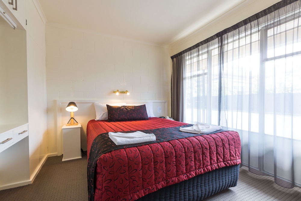 One Bedroom Studio Apartment