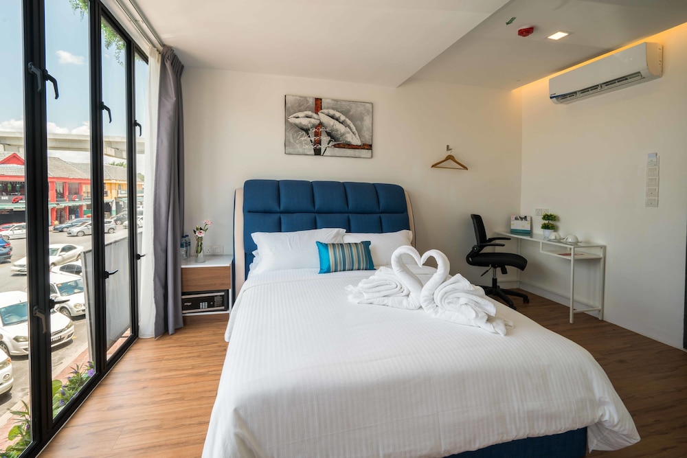 Family Suite, 2 Queen Beds, City View