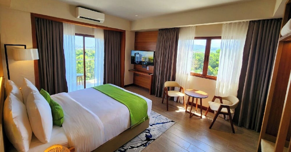 Deluxe Corner Room - Photo 4