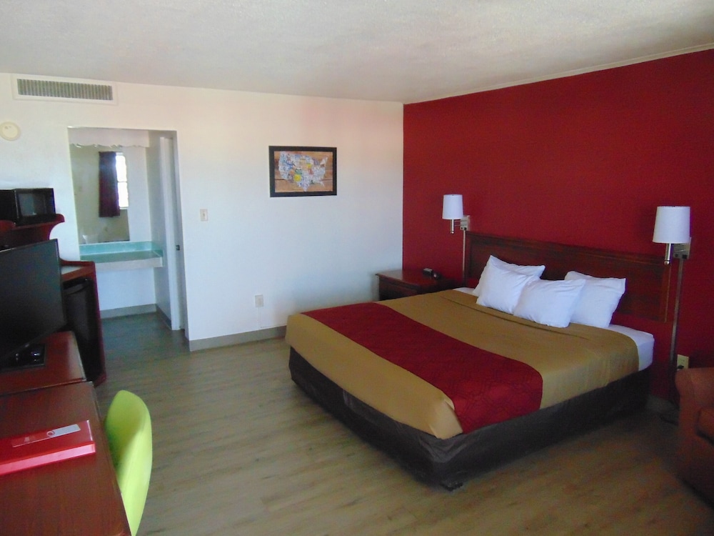 Room, 1 King Bed, Accessible, Non Smoking - Photo 3