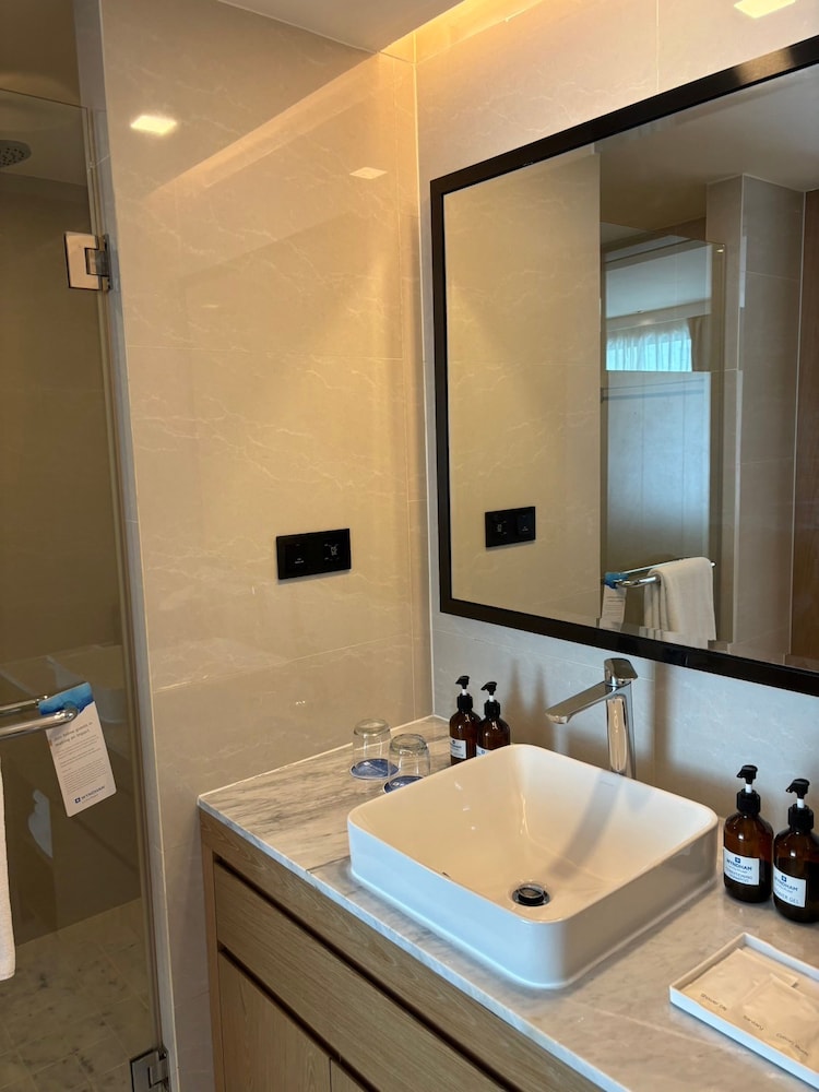 Deluxe Pool Access - Photo 2