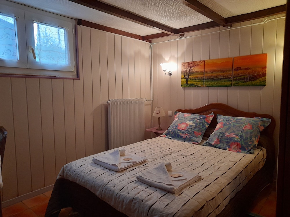 Basic Single Room, 1 Double Bed photo 3