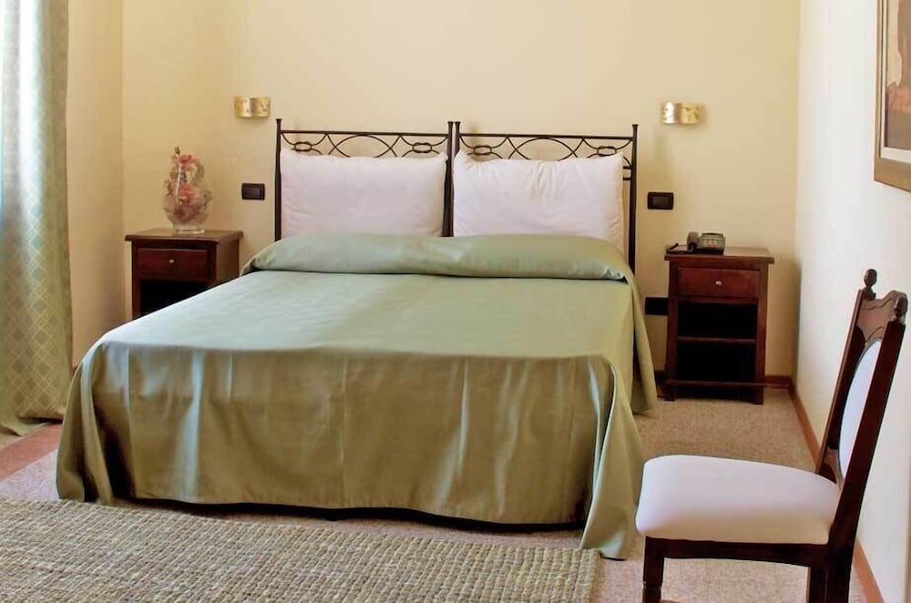 Standard Double or Twin Room photo 2