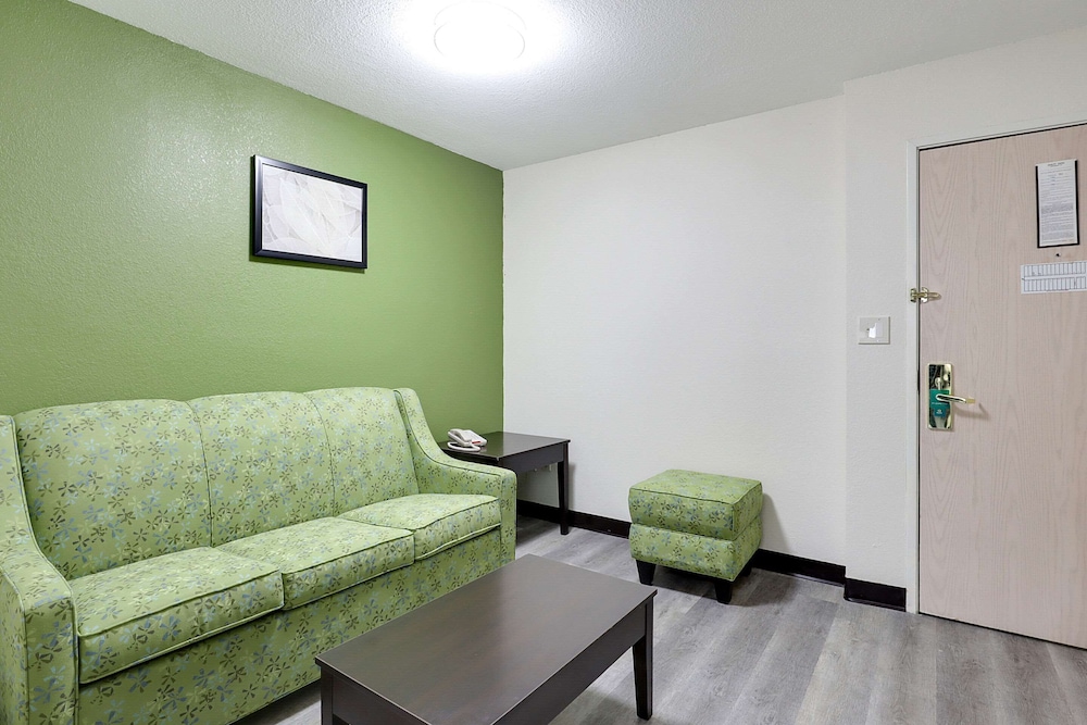 Suite, 1 King Bed - Photo 10