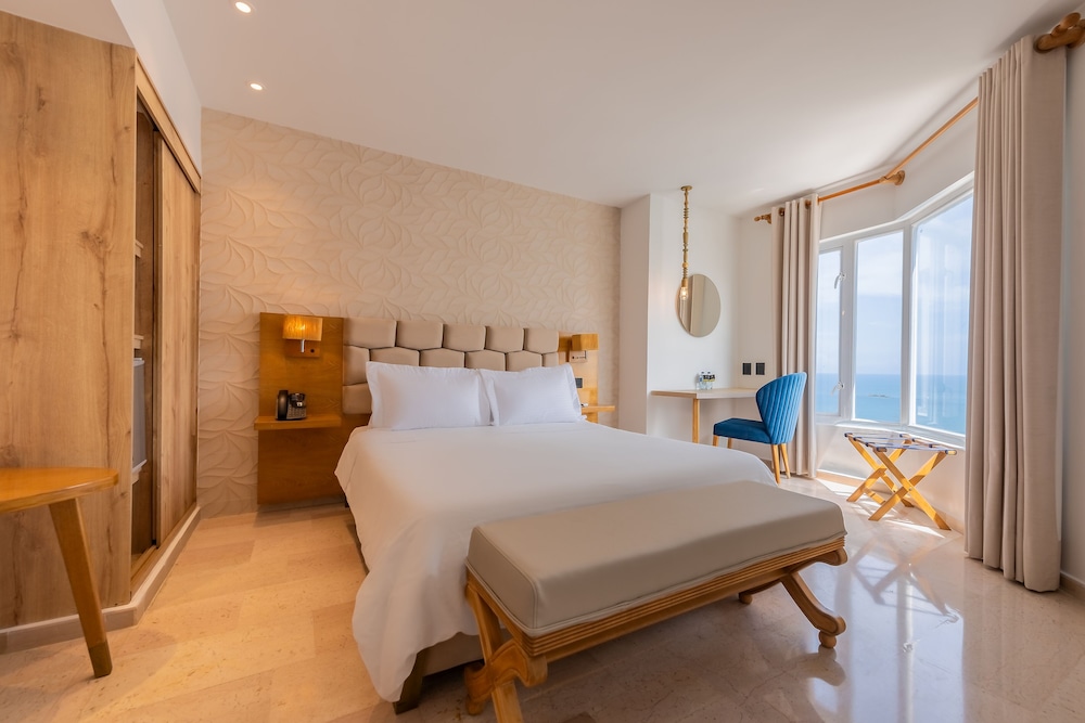 Deluxe Room, City View