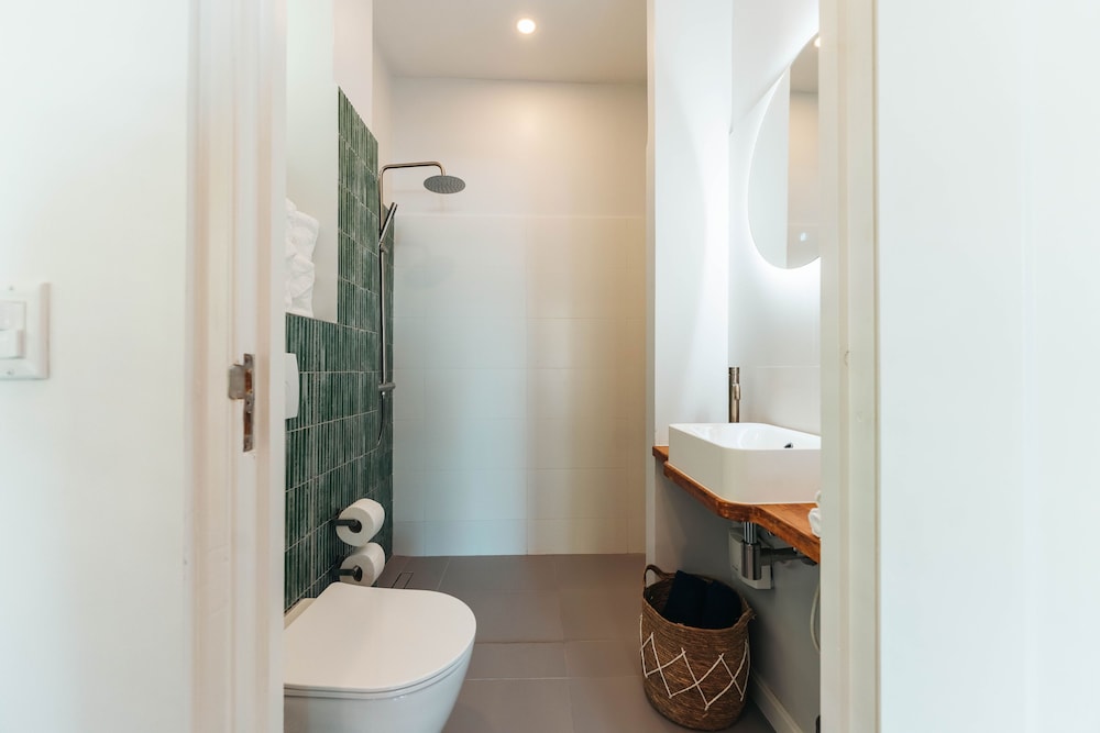 Elite Studio, 1 Queen Bed, City View, Poolside, photo 6