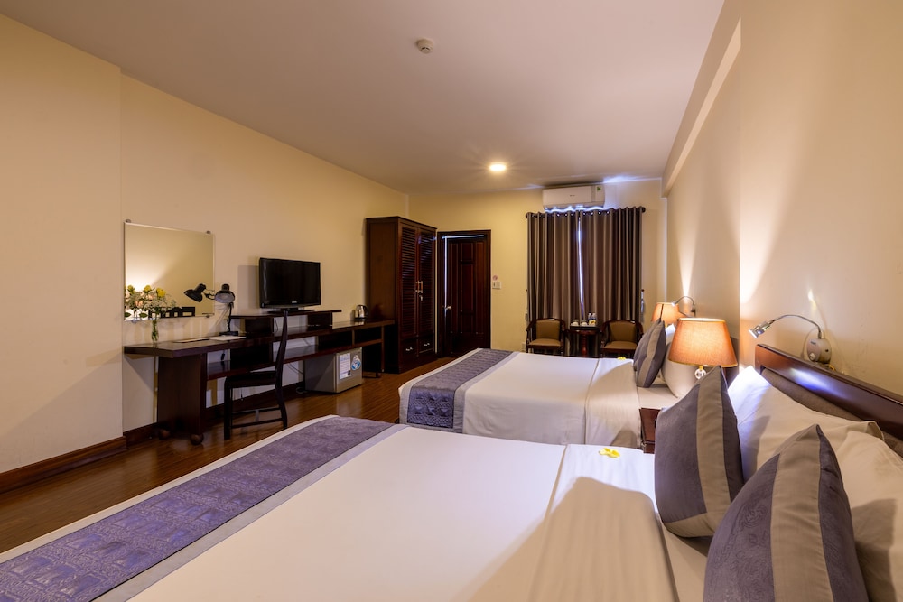 Family Room - Photo 7