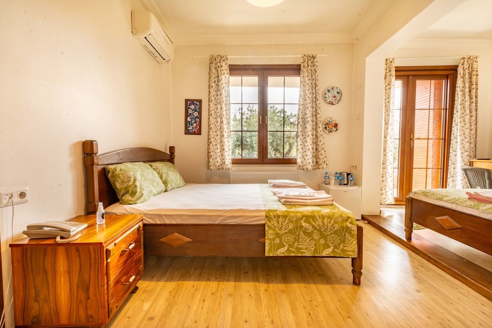 Family Suite, 2 Bedrooms, Balcony photo 3