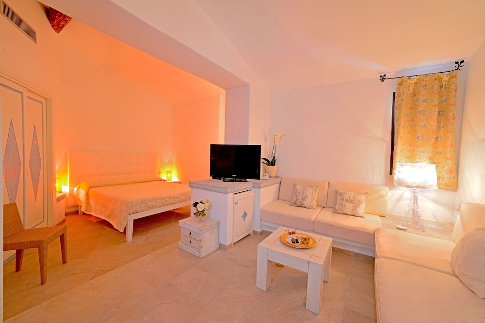 Junior Suite, 1 Double Bed, Patio, Sea View - Photo 2