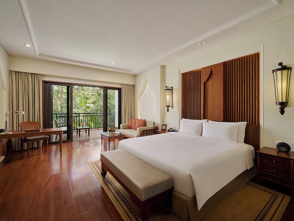 Premium Room, 1 King Bed, Balcony, Garden View photo 1