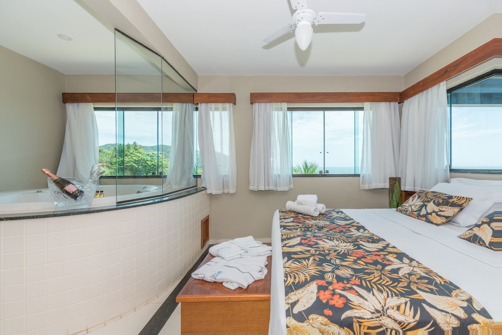 Room (Master) - Photo 15