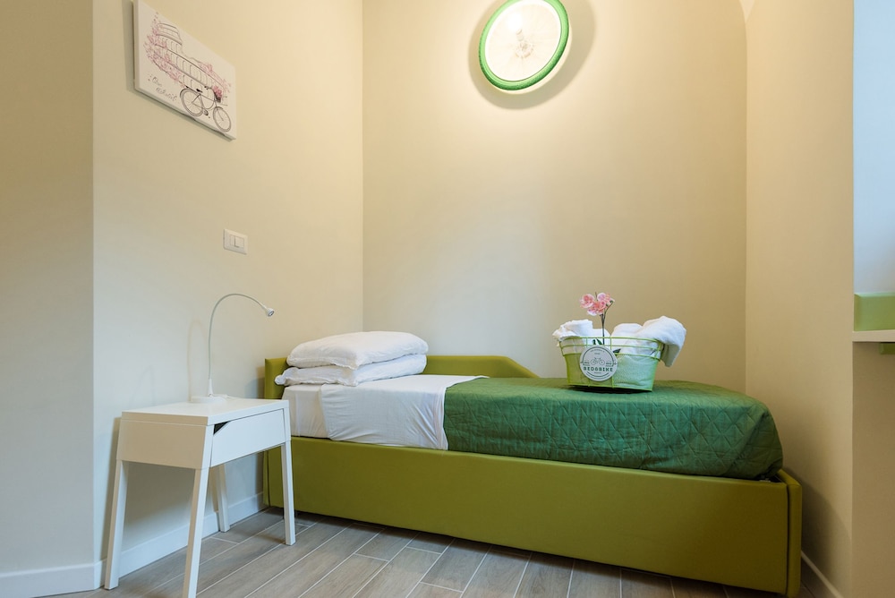 Basic Double Room, 2 Twin Beds, Non Smoking, Ensuite (Celerifero) photo 3