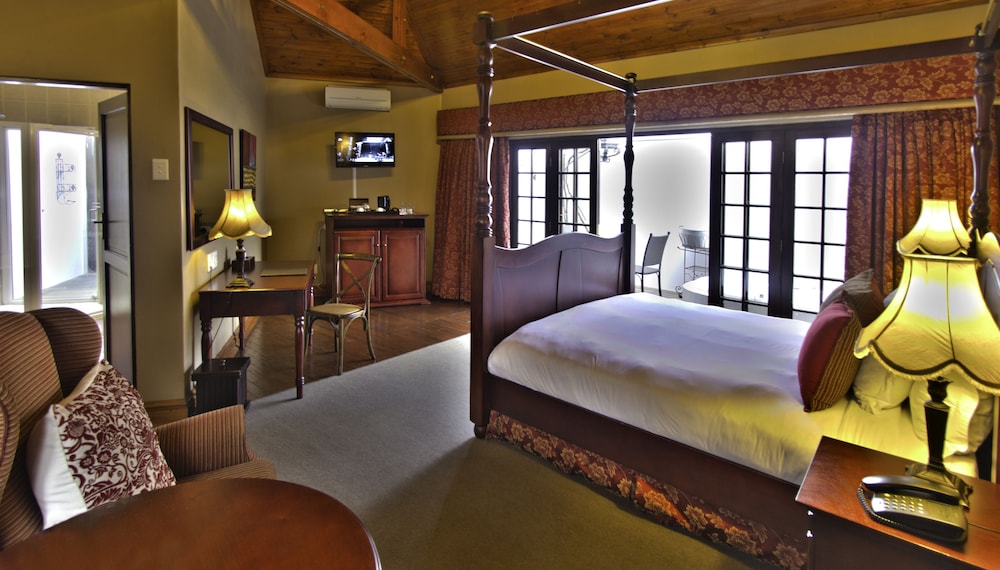 Superior Room, 1 King Bed photo 1