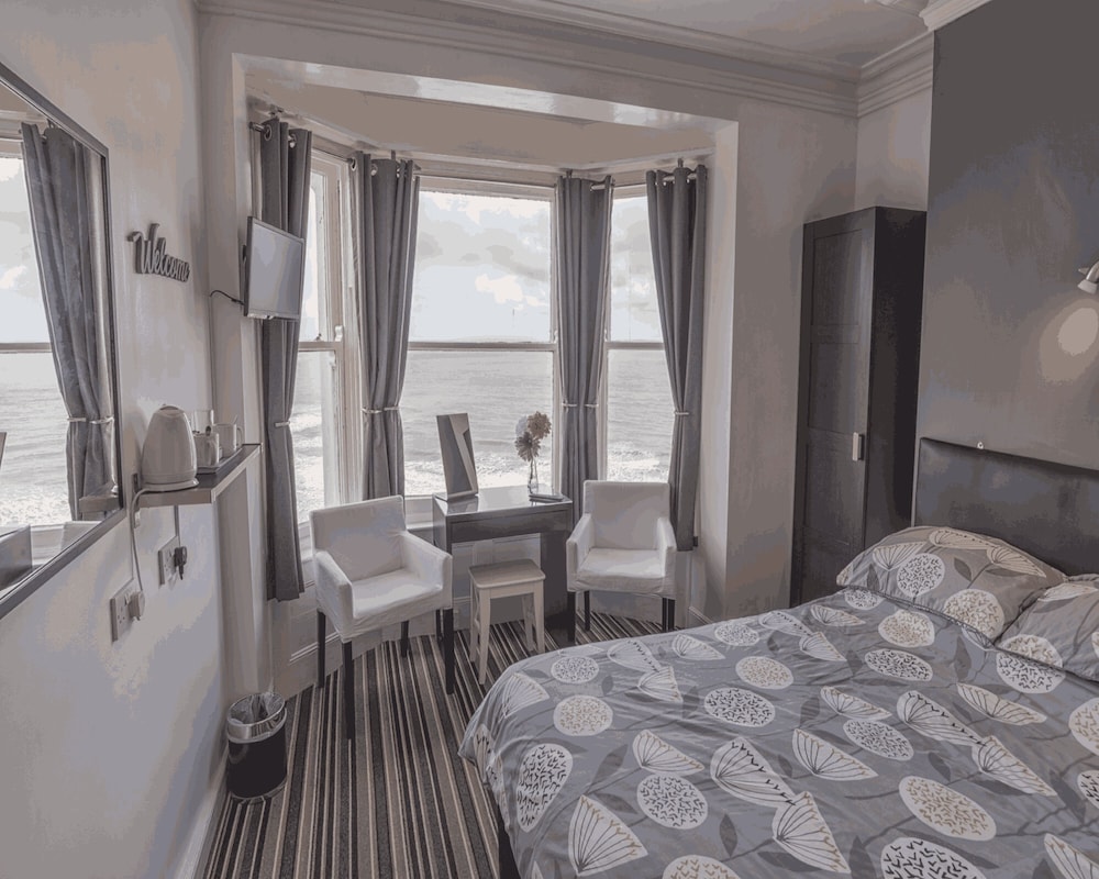Double Room, Ensuite, Sea View photo 2