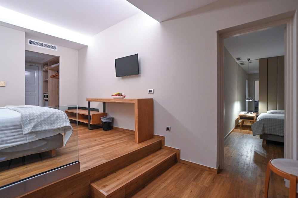 Superior Suite, 2 Bedrooms, Balcony, Garden View photo 3