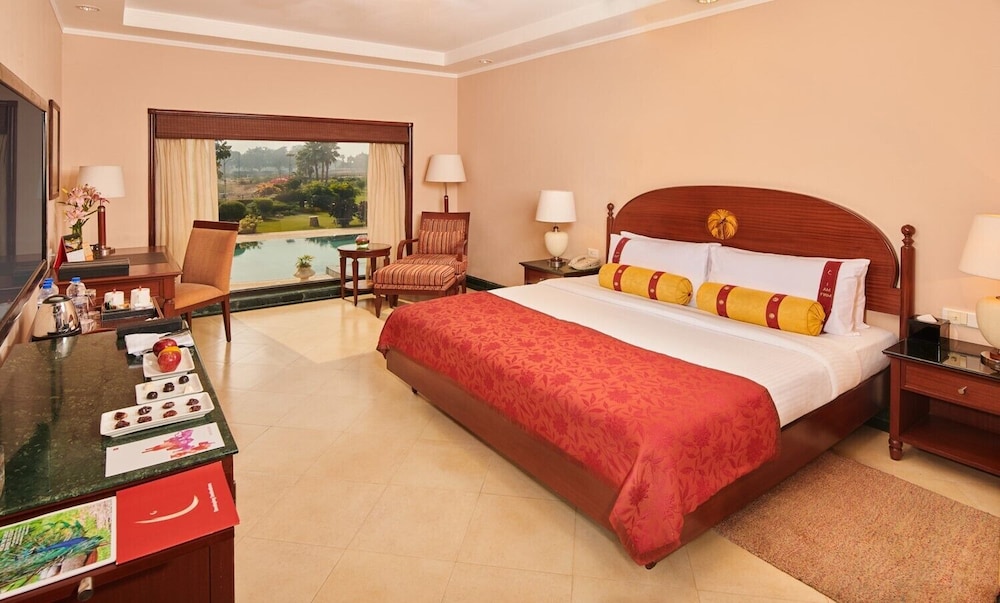 Deluxe Room, 1 King Bed (Temple View) - Photo 3